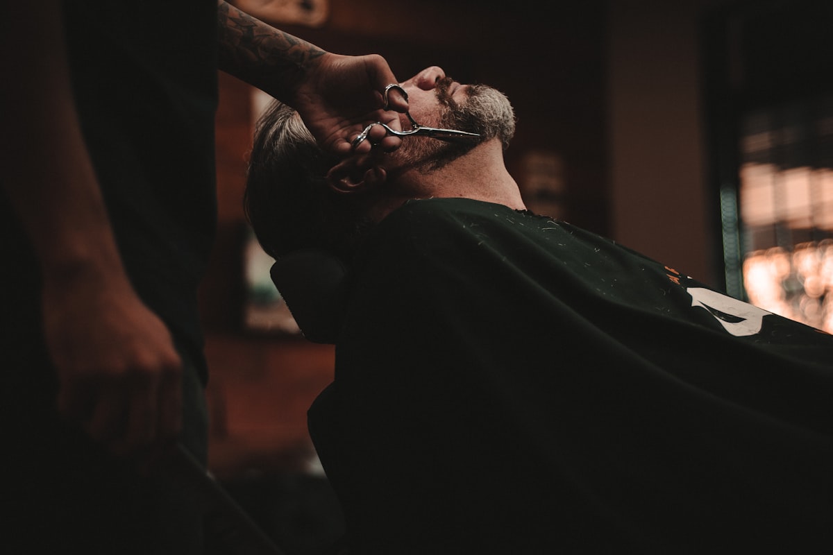 Profissional da beleza em Barbearia