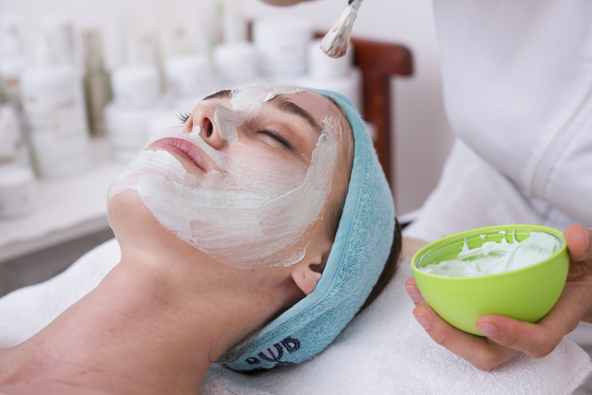 Profissional da beleza em Facial